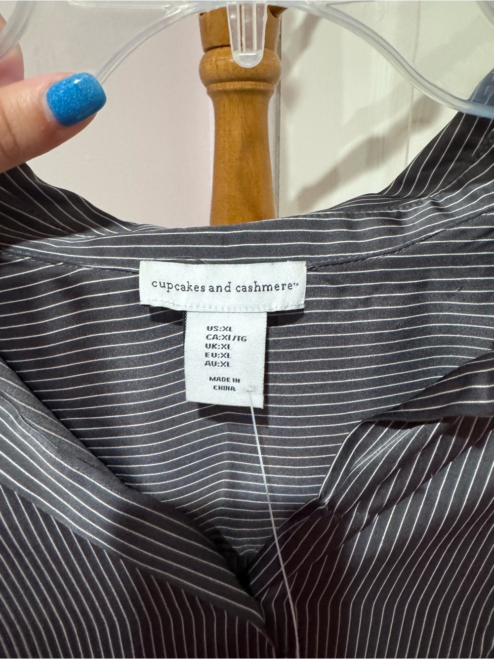 nwot button down blouse - Picture 3 of 4